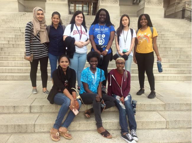 2018 Penn LENS Students in front of the Franklin Institute 