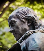  Statue of Benjamin Franklin 
